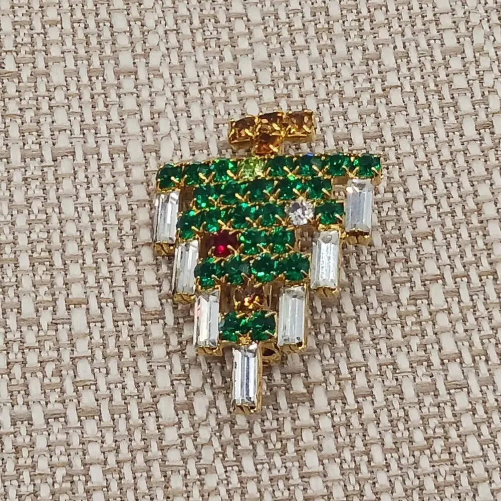 Gorgeous Unsigned Prong Set Rhinestone Christmas Tree Brooch Candle Gold Tone